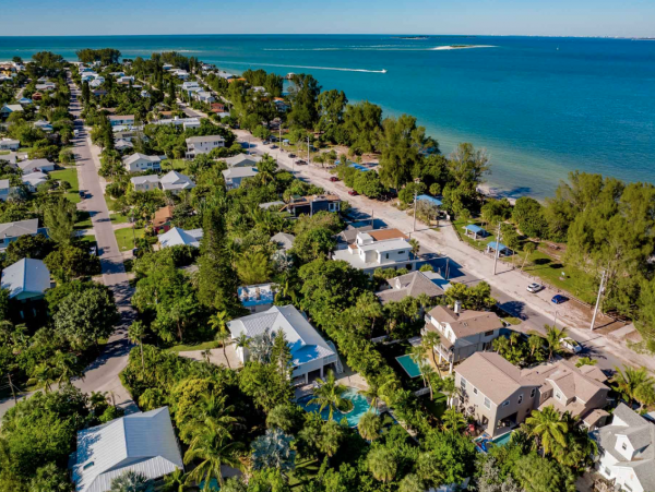 Walk to the Beach Three Bedroom Rental Home in Anna Maria